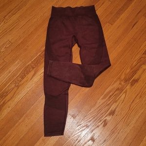 BRAND NEW BURGUNDY VICTORIA'S SECRET SEAMLESS LEGGINGS SZ M